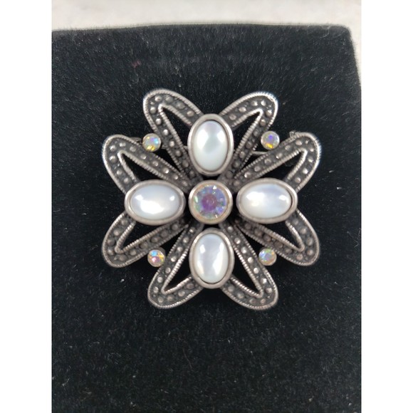 Vintage Mother of Peal Stone Brooch - Picture 2 of 5